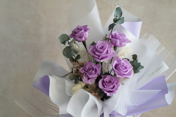 紫色永生玫瑰花束