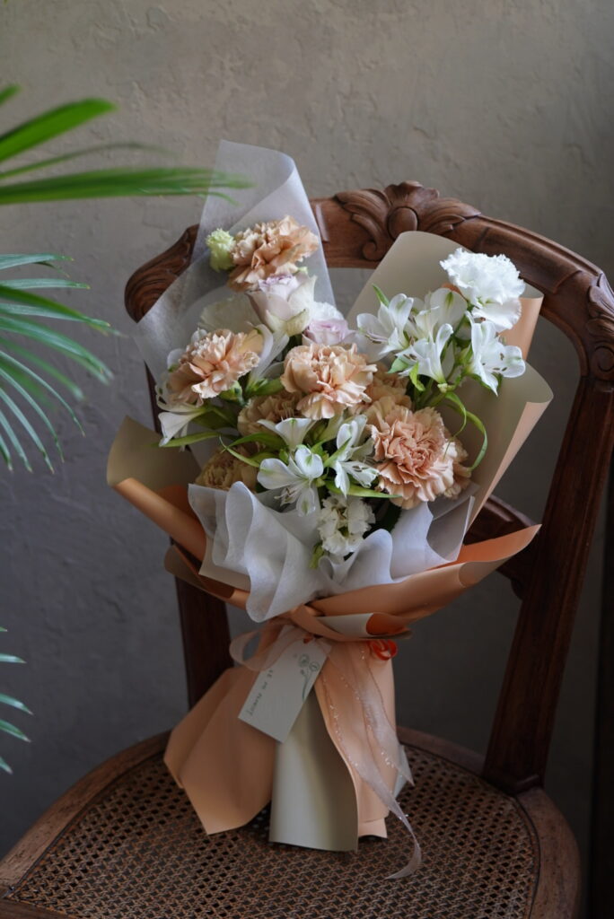 彰化康乃馨花束推薦，適合母親節送媽媽的柔和色系花禮