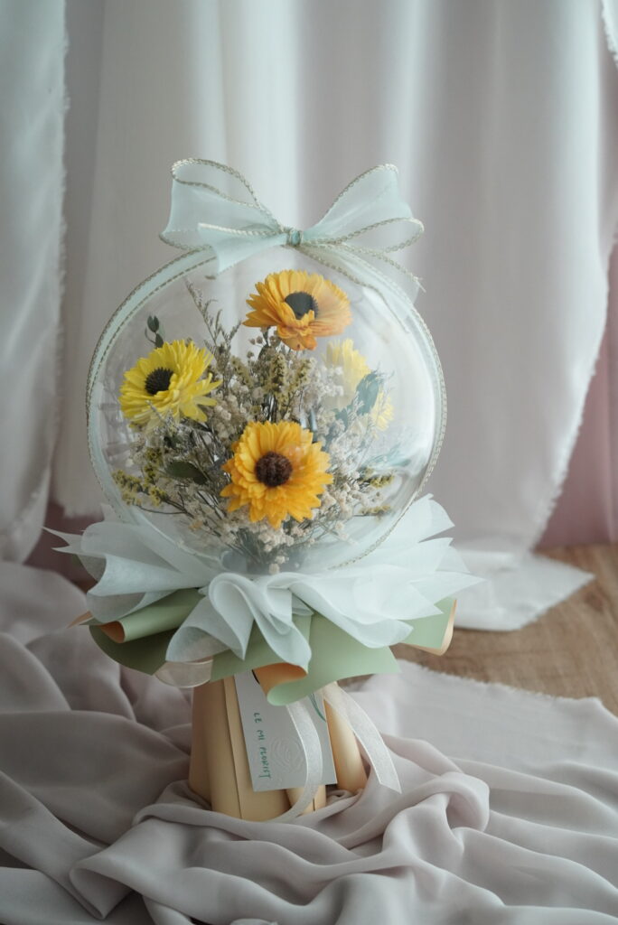 波波球花束包裝作品，乾燥花索拉花球造型花束